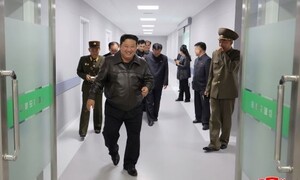 ‘러브콜 외면’ 김정은, 트럼프 한국 떠난 날 평양 병원 방문 공개활동