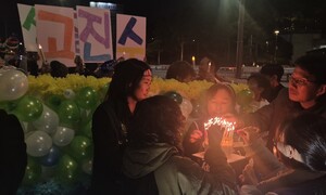 생일을 결국 10m 고공에서 보냈다