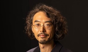 “모든 평일을 일요일로 만드는 ‘일요일의 예술가’에게 바칩니다”