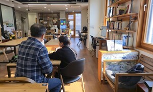 자폐 아동은 어떻게 학대 입증하나…주호민 작가에만 돌 던진 납작한 사회