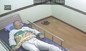 “‘침 흘리는 바위’가 된 것 같았어요” 정신장애인 불합리한 격리·약물 강박 등 비일비재