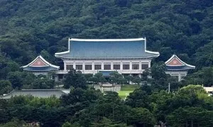 ‘한국 동족 배제’ 김정은에…청 “서로 적대적 언행 삼가고 신뢰 만들자”