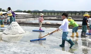 뜨거운 햇살에 낮 최고 30도…자외선 지수 ‘매우 높음’