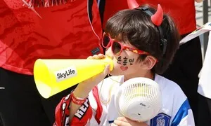 “이런 기분 16년 만이야!”…오현규 역전골에 불타오른 광화문광장
