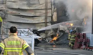 인천 공장밀집단지서 9시간째 불…17개 업체 25개동 소실