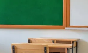 여성 교사 텀블러에 체액 넣은 고교생 검거…초등학교 침입해