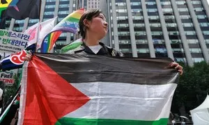 [포토] “가자 집단학살 멈춰라”…퀴어 활동가들, 이스라엘대사관 앞 연대 시위