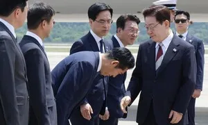 정청래, 이 대통령 마중 ‘90도 인사’…청, 공항 나와달라 요청해