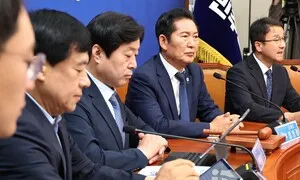 정청래 “흔들리지 않고 피는 꽃…” 전남 찾아 도종환 시 또 언급