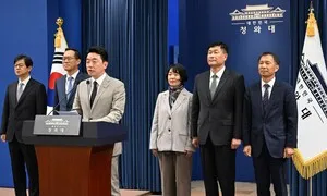 집권 2년차 ‘수석 절반 교체’…민정수석 ‘3연속 검찰 출신’ 논란