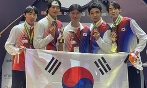 개표소 봉쇄에 ‘남의 칼’ 들고도…펜싱 오상욱, 아시아선수권 2관왕