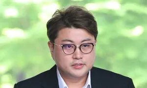 ‘뺑소니 술타기’ 김호중, 5개월 일찍 가석방 출소