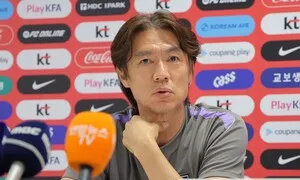 홍명보 “남아공전 경기력 왜 그랬는지 답 못 찾아”…내분설은 부인