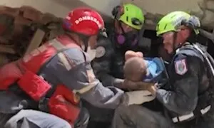 지진 잔해에서 구한 영아…필사의 수색에도 베네수 지진 사망자 1430명