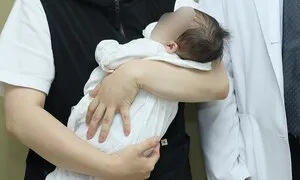 생후 14일 3.14㎏ 신생아, 로봇수술로 담도폐쇄증 이겨냈다
