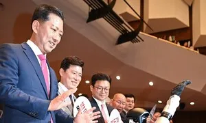 구미시장 취임식에 인간형 로봇 등장…“반도체 포기는 없다”