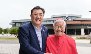 한국 첫 사제 탄생지에 교황 오나…당진시장, 유흥식 추기경에게 요청