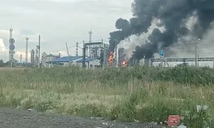 2500㎞ 떨어진 러 정유공장 때린 우크라…지상전 요충지는 ‘풍전등화’