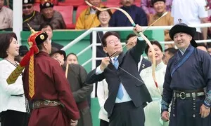 이 대통령, 몽골 최대 명절 ‘나담축제’서 활시위 당겼다