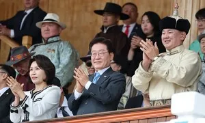 이 대통령, 몽골 방문 마지막 날 게르 오찬…조랑말 선물 받아