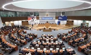 경기도의회 진통 끝 원구성 마무리…상임위원장 민주 12석·국힘 1석