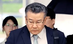 ‘관저이전 봐주기 감사’ 유병호, 구속심사 ‘묵묵부답’ 출석