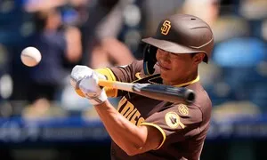 8회 대타 송성문, MLB 데뷔 첫 3안타 경기