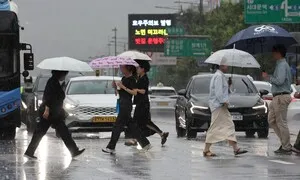 오전 중부 중심 시간당 30㎜ 폭우…그친 뒤 다시 찜통더위