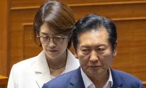 ‘몰매 아파’ 정청래에 고민정 “문 전 대통령은 참았을 것”