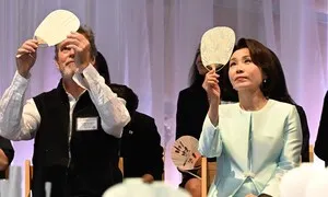 김혜경 여사 “전통 한지, 유네스코 등재 기원…인류 자산으로 빛나길”