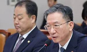 정성호, 사의 표명에 “건강 매우 좋지 않다…대통령 주변과 의논”
