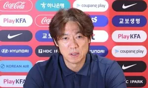 홍명보, 집 근처서 법카 1400만원 써…고깃집 등 결제