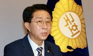 ‘현직 대통령 연임’ 국회의장의 위헌적 발언, 개헌 동력에 찬물