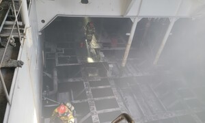 거제 수리조선소 선박에서 페인트 작업 도중 화재…11명 부상