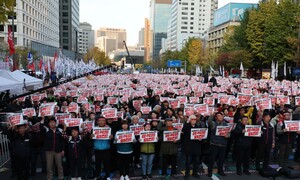 “대통령이 김건희인지 명태균인지 묻는다”…세종대로 메운 시민들