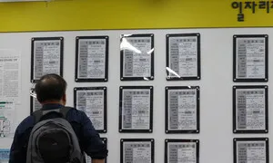5월 취업자 4만명 감소…전쟁 충격에 1년 5개월 만에 마이너스