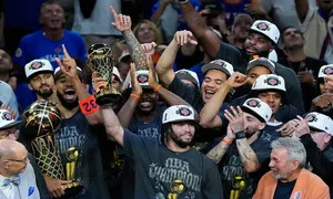 티켓값 치솟고, 거리 응원 ‘뉴욕시 들썩’…NBA 뉴욕, 53년 만에 우승