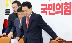 “투표용지 특검” 외치며 버티는 장동혁…이번주 의총 분수령
