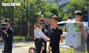 전한길, ‘잠실7동 투표소 물품’ 주장하며 추가 공개…선관위 관계자들 고발