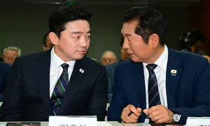 [사설] 민주, ‘좁혀지는 지지율 격차’에 담긴 뜻 직시해야