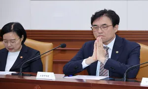 17개월만에 취업자 감소 ‘고용 경고등’에…청년·AI 전환기 일자리 대책 발굴 시동