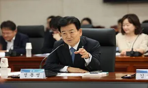정동영 “북핵 동결 입구로 들어가야…‘북한은 적’ 표현 NSC서 논의를”