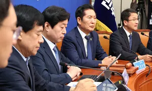 정청래 “흔들리지 않고 피는 꽃…” 전남 찾아 도종환 시 또 언급