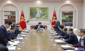 [속보] 김정은 “한국, 핵잠수함 보유까지 추진…정세 극도로 악화”