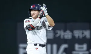 나승엽, 8회말 역전 적시타…롯데, 3년 만에 7연승 질주
