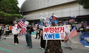 [단독] “돌로 내리쳐” “마카로 눈 찔러”…‘올공시위’ 40건 수사 중