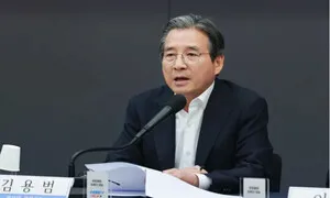 김용범 “수도권 밖 반도체 팹, 국가 전략”… 야당 공세에 정면 반박