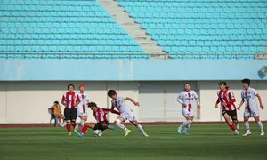 저 텅 빈 좌석 채웅 그날 향해… 지지마, 여자축구