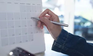 내년 공휴일 72일…주5일 근무면 119일 쉰다