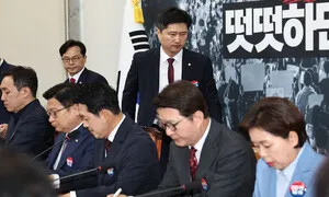 “장동혁 내려와야” “우재준 사퇴하라”…국힘 공개 충돌